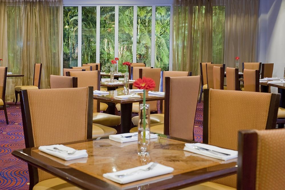 Hodelpa Garden Court Hotel Santiago De Los Caballeros Exterior photo